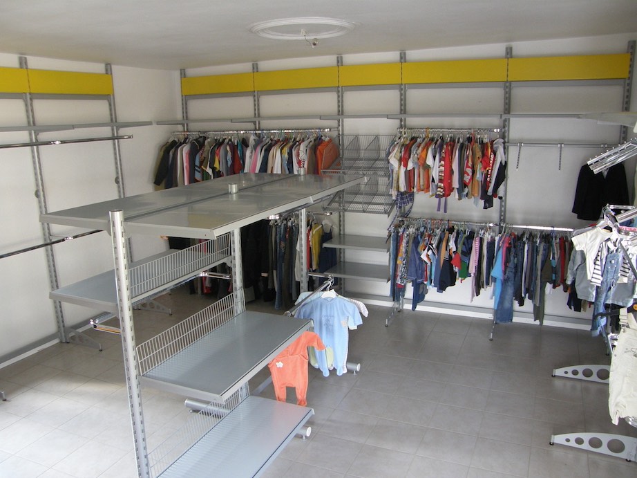 gondole de magasin textile